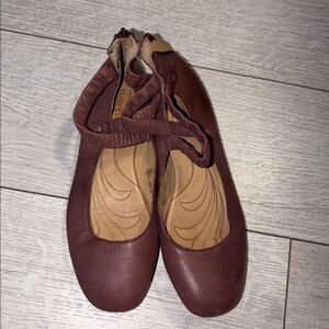 Born Leather Mary Jane Flats mauve crinkle strap 10US nice condition button side